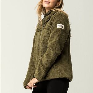 SOLD – The North Face Campshire Full Zip